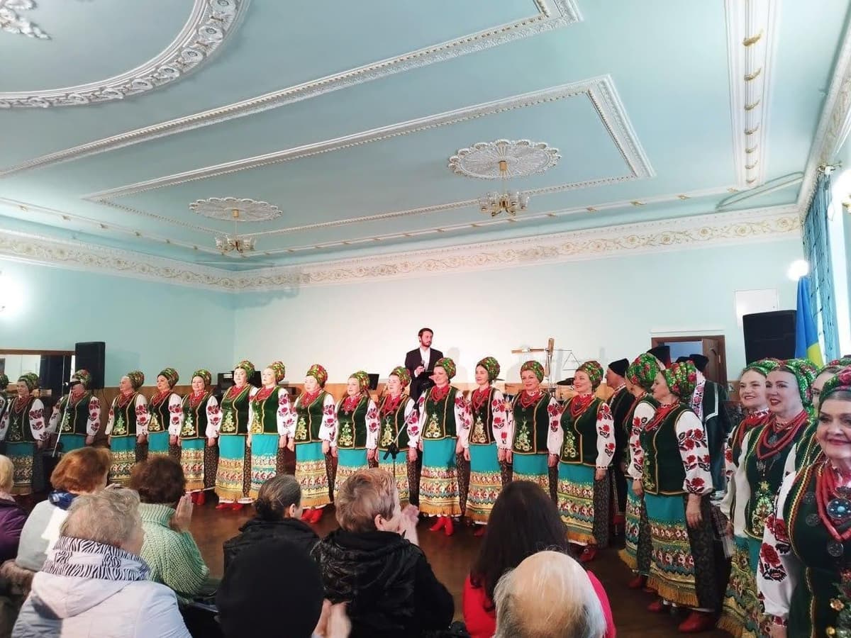 Заслужений народний хор України “Дарничанка”